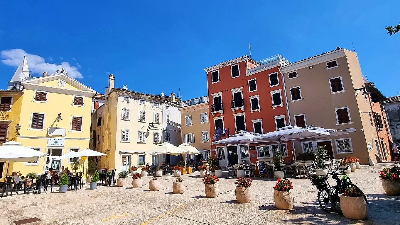 Gasse und Platz in der Altstadt von Vrsar