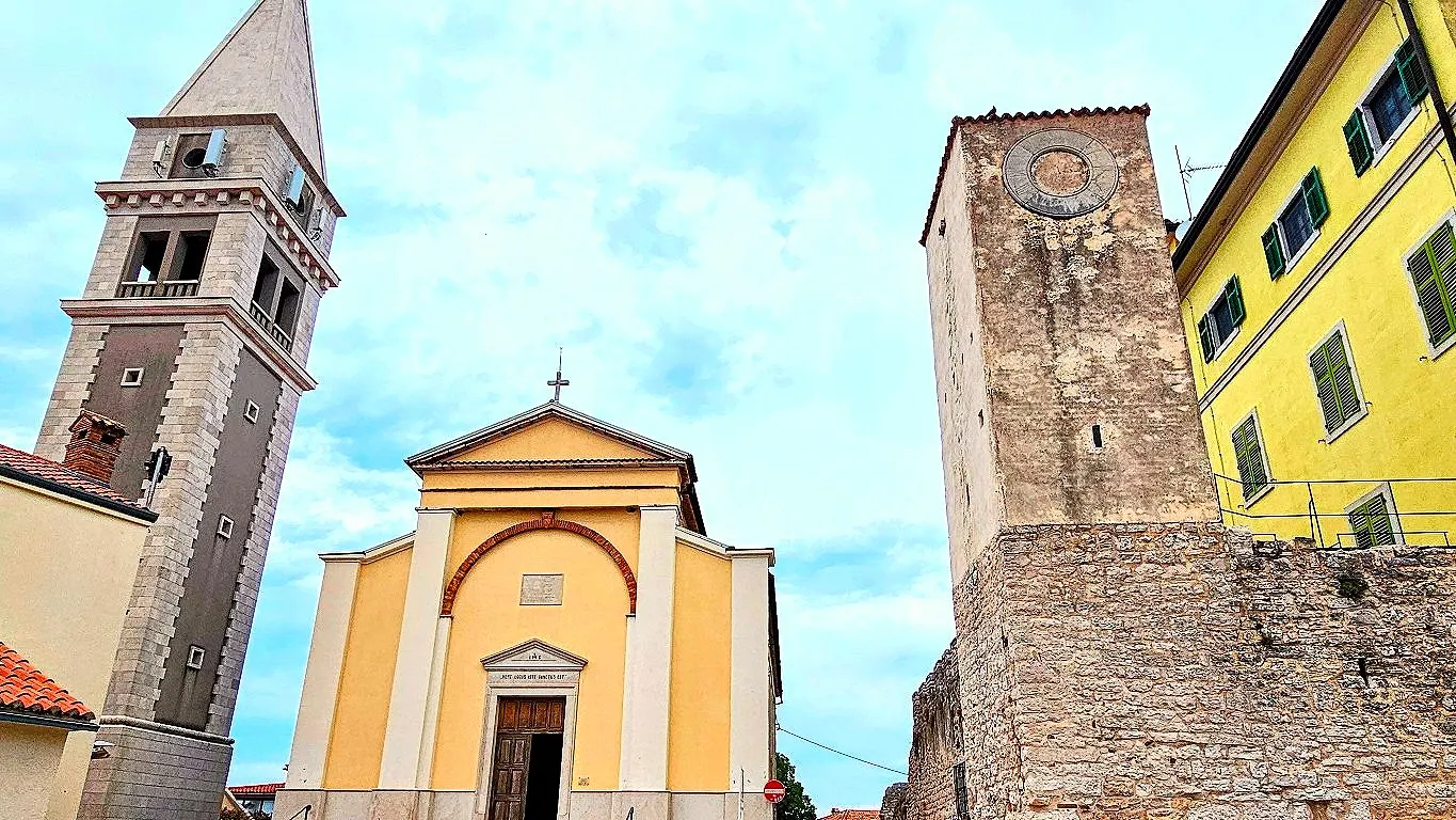 Pfarrkirche und Glockenturm in Vrsar