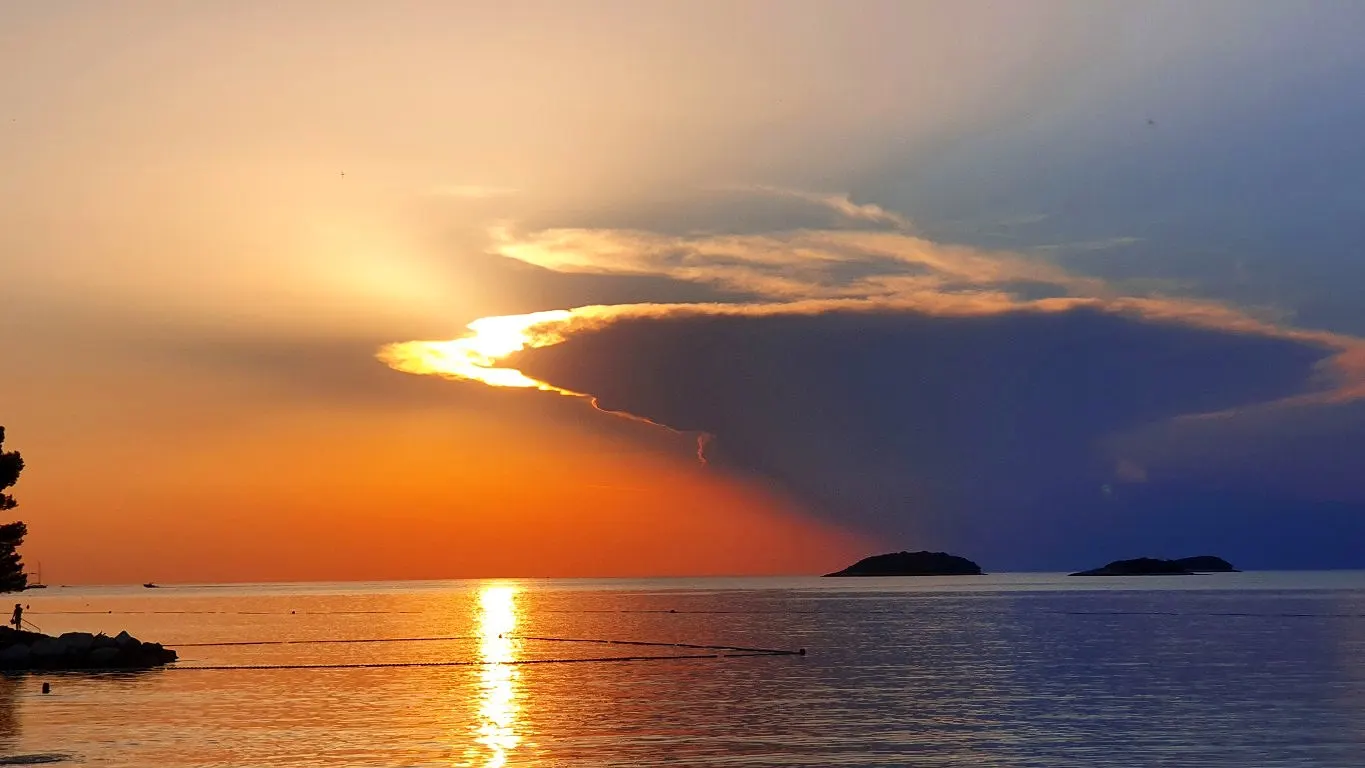 Sonnenuntergang über dem Meer in Vrsar