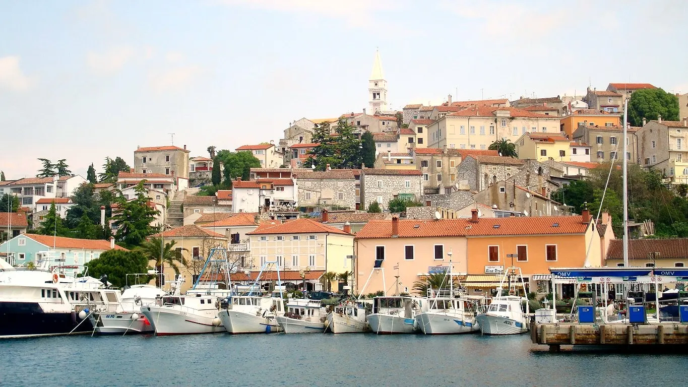 Uferpromenade und Hafen von Vrsar